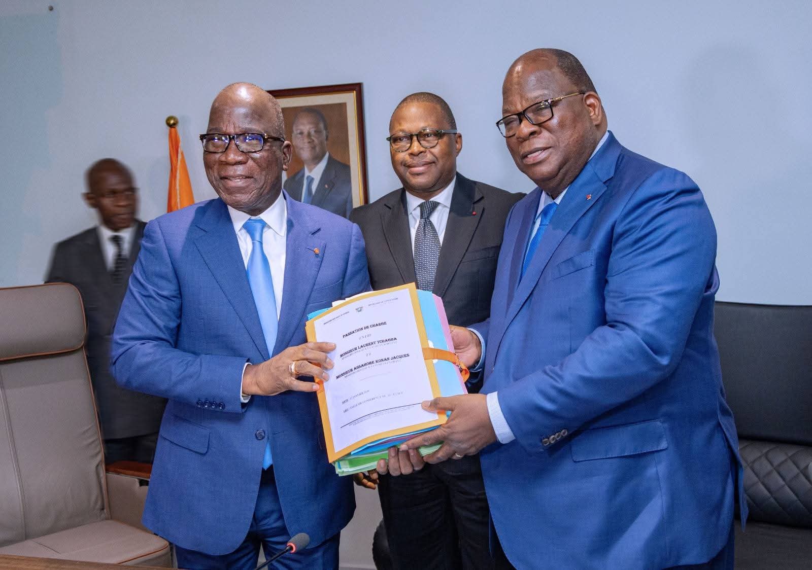 CÔTE D’IVOIRE/PASSATION DE CHARGES AU MINISTÈRE DES EAUX ET FORÊTS : JACQUES ASSOHORÉ KONAN SUCCÈDE À LAURENT TCHAGBA