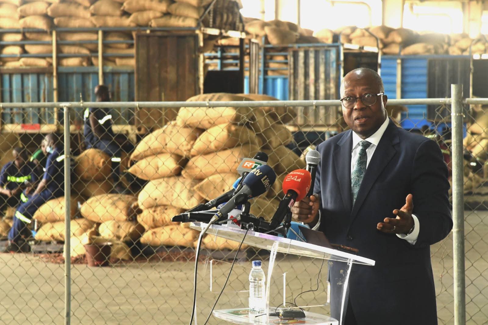 CÔTE D’IVOIRE / CACAO : UNE OPÉRATION D’URGENCE POUR DÉSENGORGER LE CIRCUIT DE VENTE