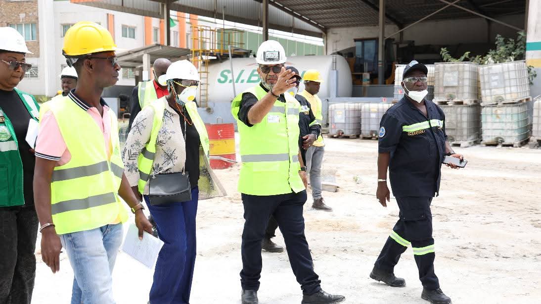 CÔTE D'IVOIRE-POLLUTION INDUSTRIELLE : LES AUTORITÉS IVOIRIENNES RENFORCENT LES CONTRÔLES